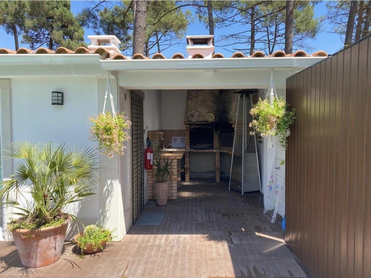 Guest House Ruceel Aroeira Almada Esterno foto